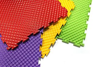 Тактильная плитка для слабовидящих, продольный риф (300x300, ТПУ, клеевая основа)